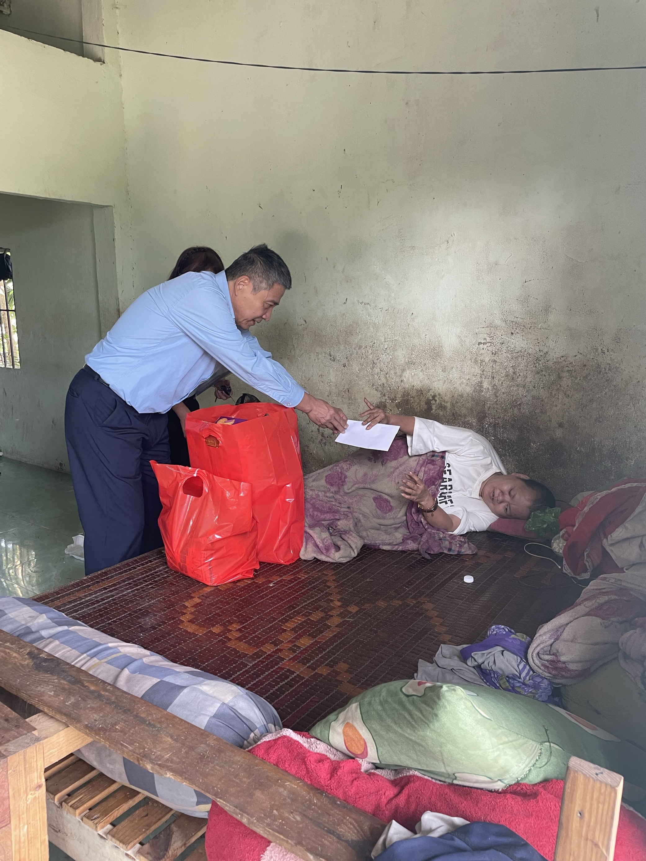 CSVC Spreads Warmth in Lunar New Year 2025: Over 90 Tet Gift Packages Given to Underprivileged Families in Chau Pha commune, Phu My town.